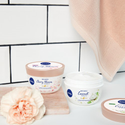 Pack de 3 - Baume Soufflé Perlé corps hydratant NIVEA Huile de Monoi et Noix de Coco pour peaux extra sèches et tiraillées 200ml