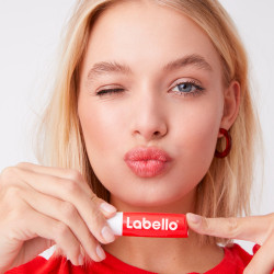 Pack de 4 - Stick soin des lèvres hydratant LABELLO Huiles naturelles Fraise 5,5ml